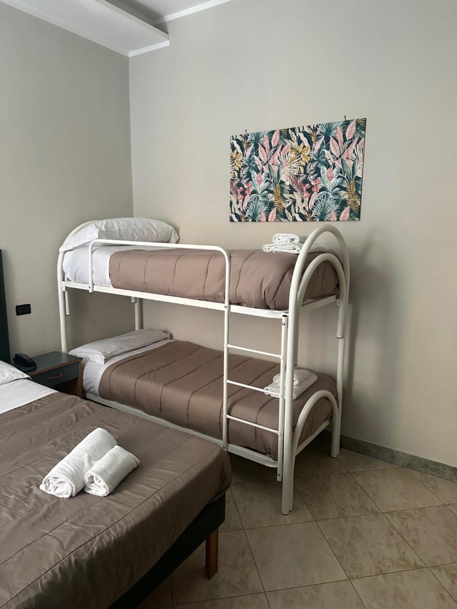 Smart Station Hotel Neapol Zewnętrze zdjęcie