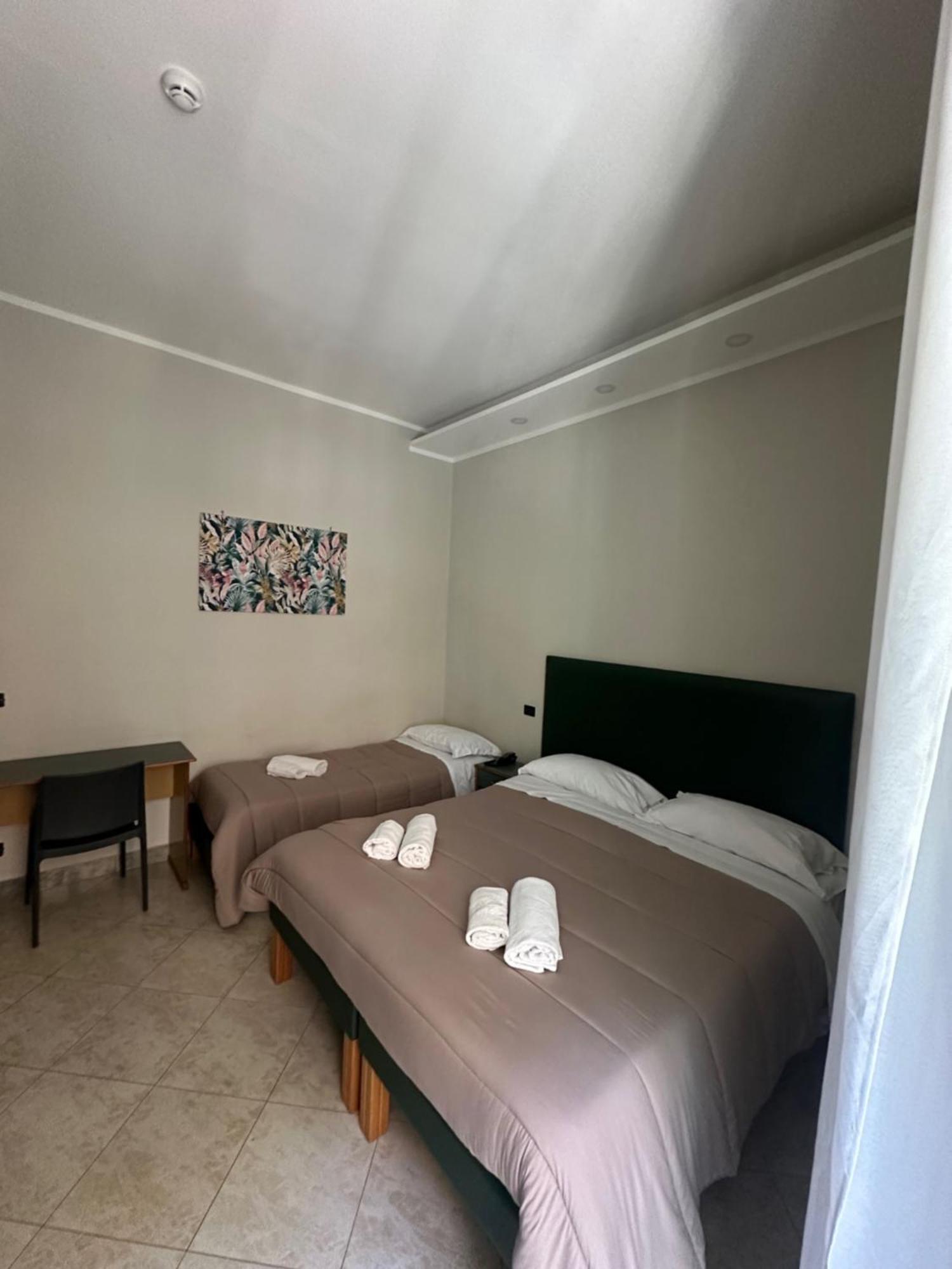 Smart Station Hotel Neapol Zewnętrze zdjęcie