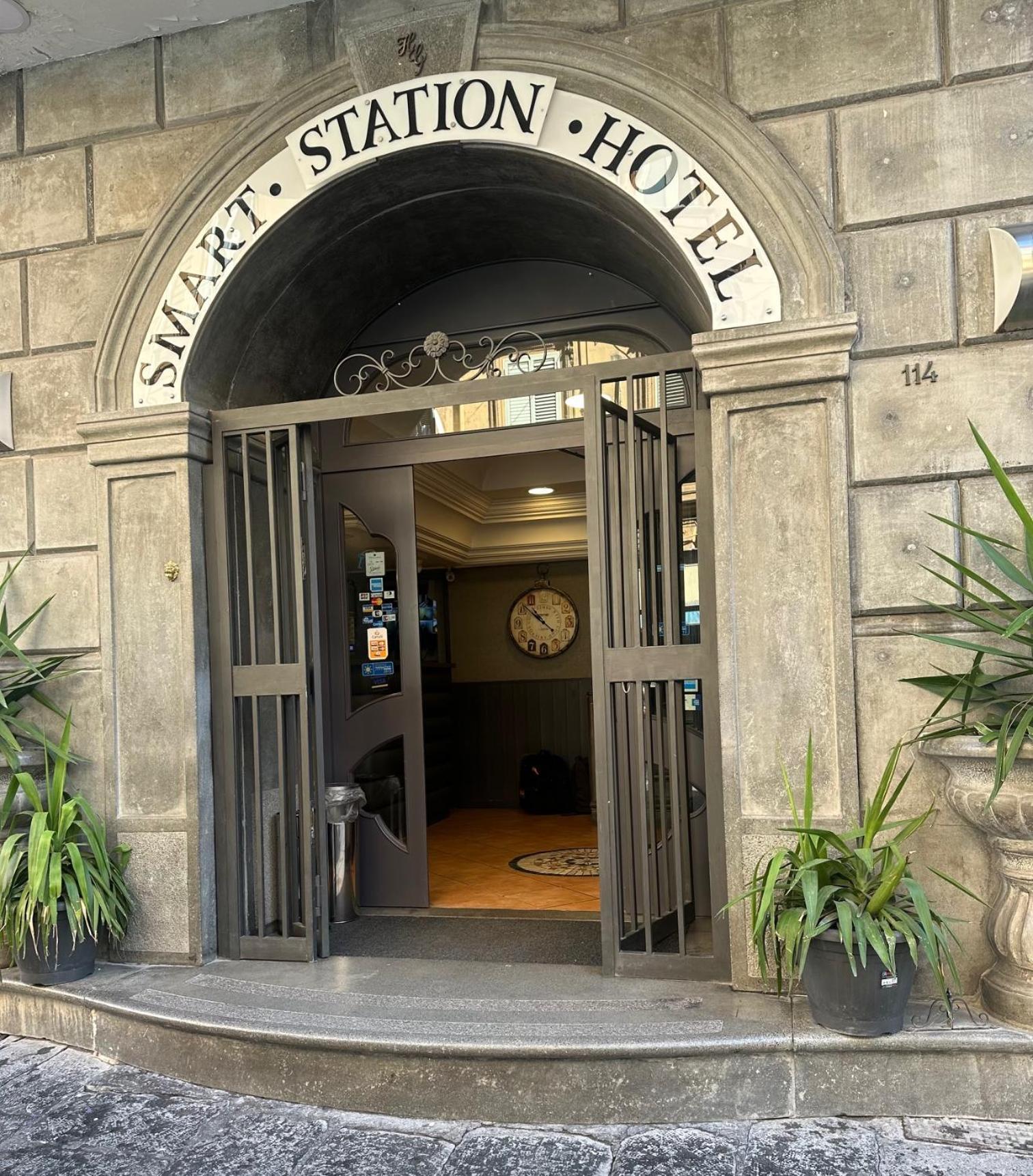 Smart Station Hotel Neapol Zewnętrze zdjęcie